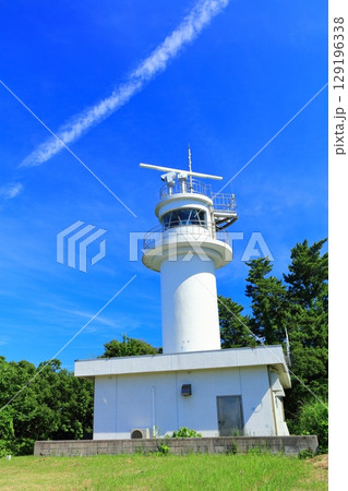 【島根県】晴天の隠岐の島の白島埼灯台(島後) 【島根県】晴天の隠岐の島の白島埼灯台(島後) 129196338
