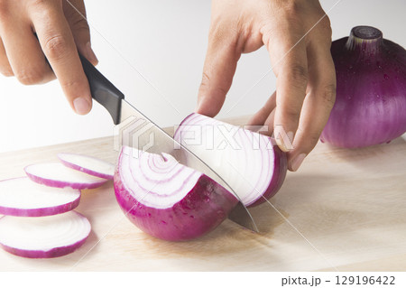 紫玉ねぎカット 紫玉ねぎカット 129196422