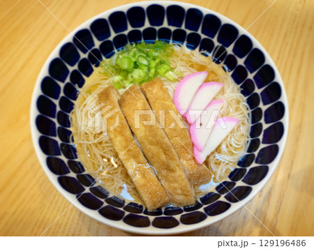 素麺もたまには温めて煮麺にしてみたら、美味しかった 129196486