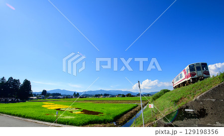 青空と田んぼアート　秋田内陸縦貫鉄道　秋田県 129198356