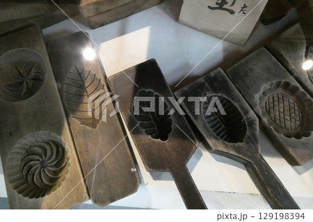 和菓子の木型のいろいろ 129198394