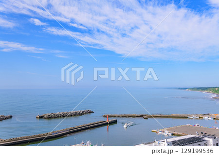 白糠町の港と海を望む、岬の森東山公園からの展望  白糠町の港と海を望む、岬の森東山公園からの展望  129199536
