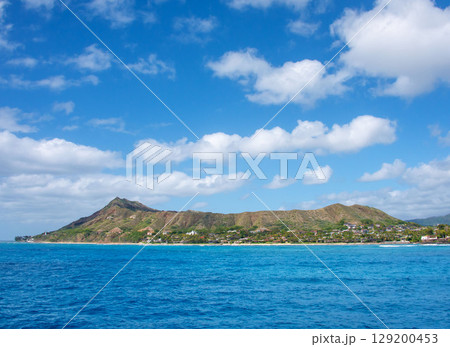 船上から眺めるダイヤモンドヘッド 129200453