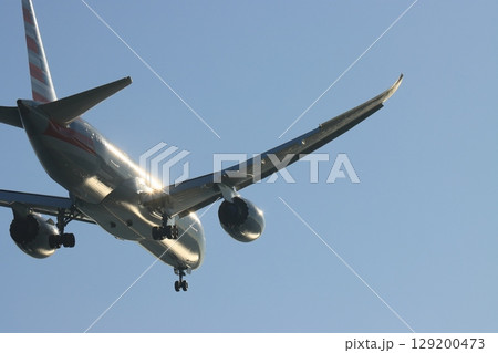 羽田空港に着陸する旅客機 飛行機の着陸進入 羽田空港に着陸する旅客機 飛行機の着陸進入 129200473