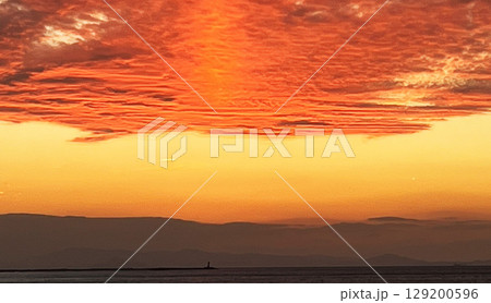 ある海の夕日 ある海の夕日 129200596