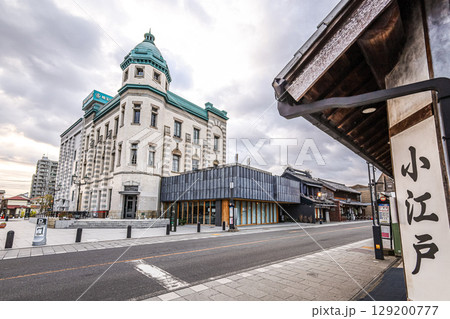 りそなコエドテラスが建つ早朝の川越一番街風景 129200777