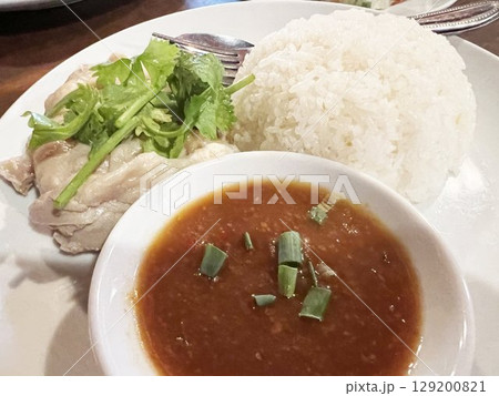 美味しそうなカオマンガイ・タイ料理・鶏肉 美味しそうなカオマンガイ・タイ料理・鶏肉 129200821
