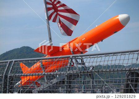 訓練支援艦「くろべ」甲板に展示されている高速無人標的機「チャカ3」(手前に甲板部材の被りあり) 訓練支援艦「くろべ」甲板に展示されている高速無人標的機「チャカ3」(手前に甲板部材の被りあり) 129201829