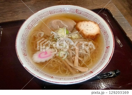 コシと舌触りのよい低温熟成『細ちぢれ麺』に鰹だしと煮干しをベースにした醤油味… 秋田ラーメン コシと舌触りのよい低温熟成『細ちぢれ麺』に鰹だしと煮干しをベースにした醤油味… 秋田ラーメン 129203169