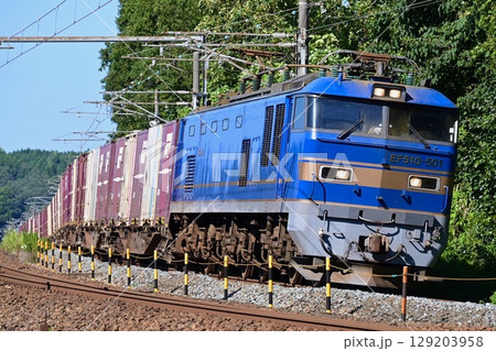 北陸本線を行く貨物列車 129203958