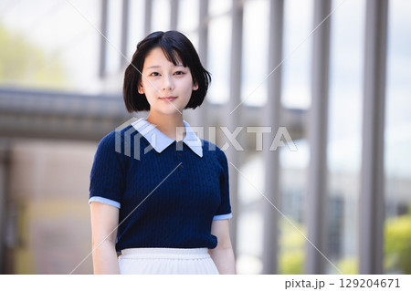 若い女性 129204671