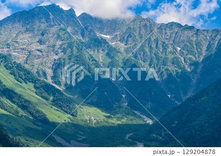 長野県松本市の上高地の大自然 129204878