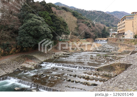 箱根湯本を流れる早川の風景 箱根湯本を流れる早川の風景 129205140