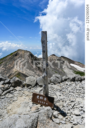 日本の北アルプスの乗鞍岳 129206004