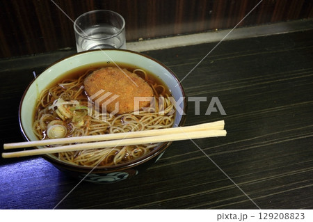 立ち食いそば屋のコロッケそば 立ち食いそば屋のコロッケそば 129208823