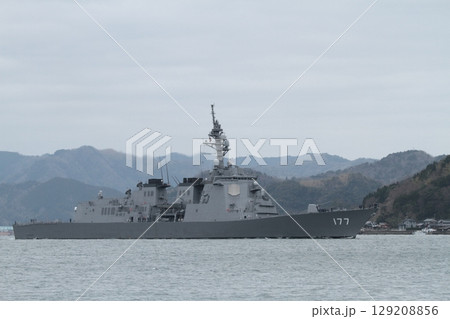 出航する護衛艦 129208856