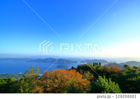 秋の野呂山から瀬戸内海を望む 129208881