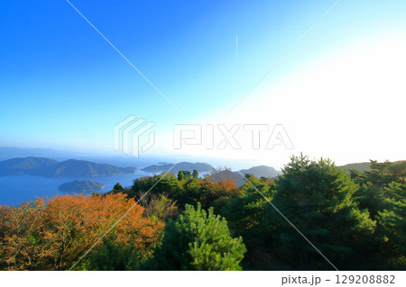 秋の野呂山から瀬戸内海を望む 129208882