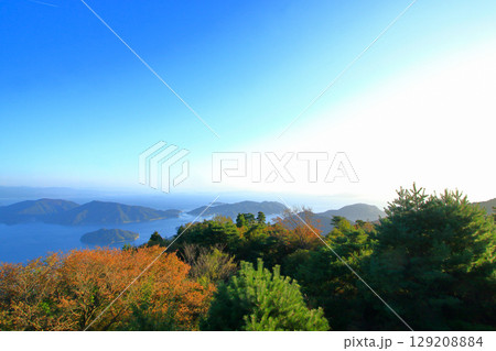 秋の野呂山から瀬戸内海を望む 129208884