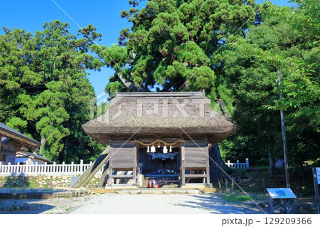 【島根県】隠岐の島の玉若酢命神社の随神門(島後) 【島根県】隠岐の島の玉若酢命神社の随神門(島後) 129209366