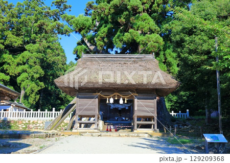【島根県】隠岐の島の玉若酢命神社の随神門(島後) 【島根県】隠岐の島の玉若酢命神社の随神門(島後) 129209368