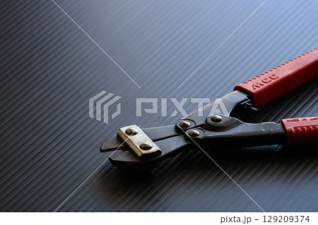 番線カッター　とび職の番線カッター 129209374