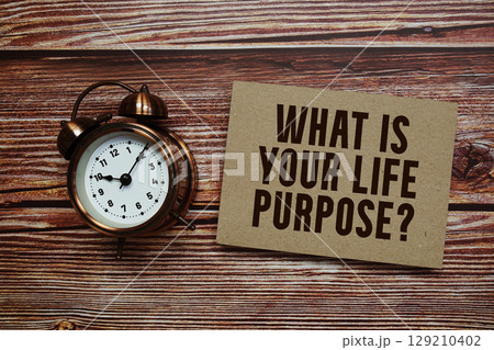 What Is Your Life Purpose? text with alarm clock on wooden background 129210402
