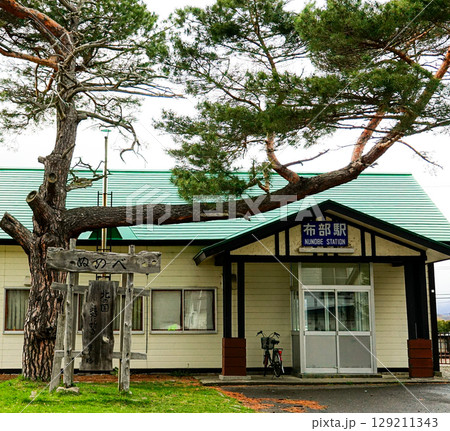 廃線になった根室本線の駅である布部駅 129211343