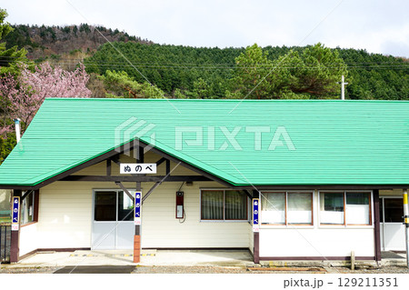 廃線になった根室本線の駅である布部駅 129211351