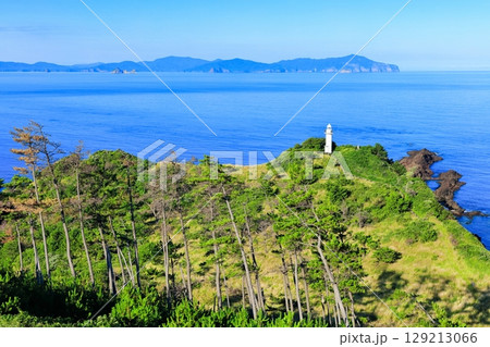 【島根県】晴天の那久岬から見た西ノ島と中ノ島(隠岐の島 島後) 【島根県】晴天の那久岬から見た西ノ島と中ノ島(隠岐の島 島後) 129213066