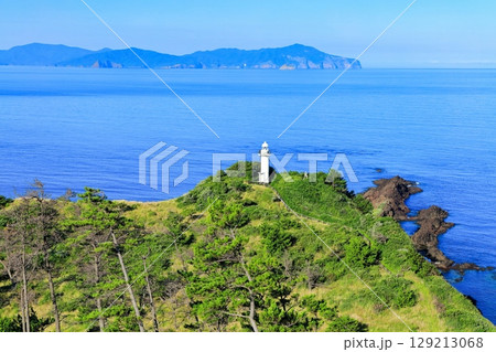 【島根県】晴天の那久岬から見た西ノ島と中ノ島(隠岐の島 島後) 【島根県】晴天の那久岬から見た西ノ島と中ノ島(隠岐の島 島後) 129213068