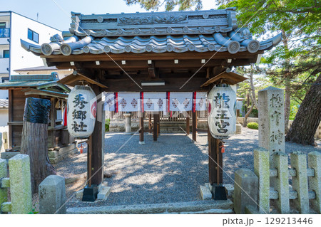 滋賀県大津市　瀬田の唐橋近くの龍王宮秀郷社 129213446