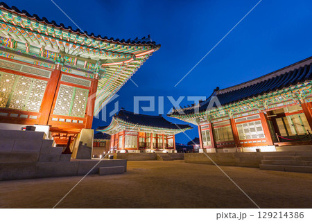 Gyeongbokgung Palace at Night and beautiful lights, Seoul, South Korea. Gyeongbokgung Palace at Night and beautiful lights, Seoul, South Korea. 129214386