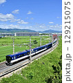 田園風景を走る京阪3000系特急 129215075