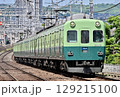 勾配を駆け上がる京阪2200系リバイバル塗装電車 129215100