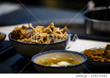 排骨飯 台湾料理 お弁当 129215441