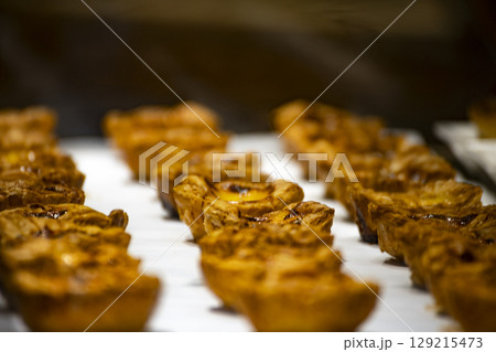 エッグタルト デザート スウィーツ 129215473