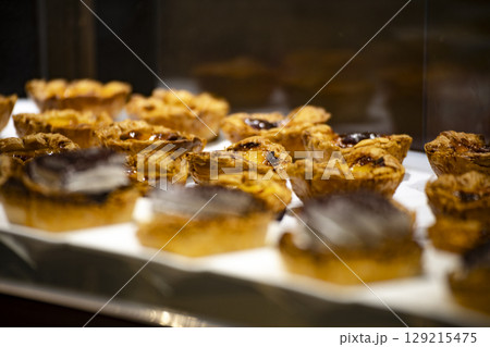 エッグタルト デザート スウィーツ 129215475