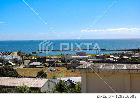 写真素材　空と海 129216085