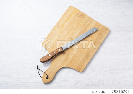 パン切り包丁とカッティングボード 129216201