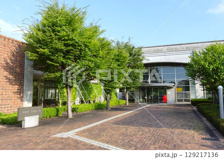熊取町立熊取図書館　大阪府泉南郡熊取町 129217136