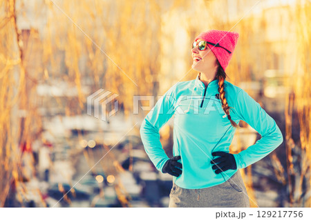 Sporty girl looking around 129217756