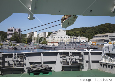 海上自衛隊舞鶴基地の作業船 海上自衛隊舞鶴基地の作業船 129219078