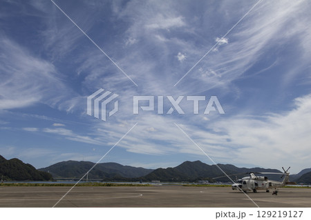 舞鶴航空基地に駐機された哨戒ヘリコプター 舞鶴航空基地に駐機された哨戒ヘリコプター 129219127