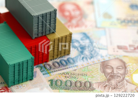 Vietnamese dong currency money bills and toy cargo containers. The concept of shipping and logistics 129222720