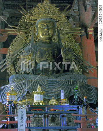 奈良　東大寺　大仏殿　重要文化財　虚空蔵菩薩坐像 129224505