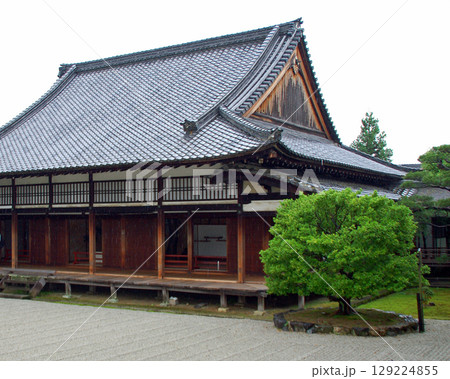 京都　仁和寺　御所庭園　寝殿南庭　白書院 129224855