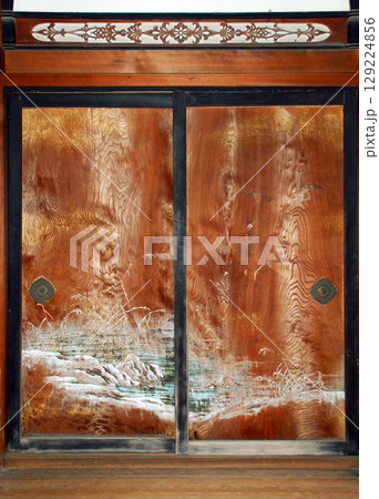 京都　仁和寺　御所　辰殿の杉戸絵 129224856