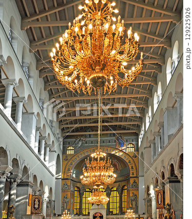 ギリシャ　テッサロニキ　聖デメトリオス教会　聖堂のシャンデリア 129225926