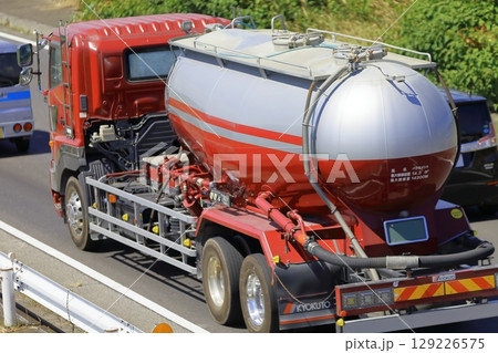 タンクローリー 129226575